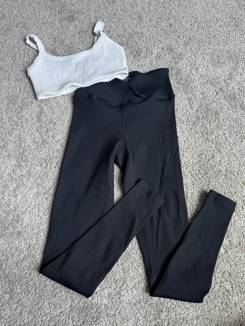 Year of Ours Ribbed Crossover Waistband leggings & Bra — black & white, Small